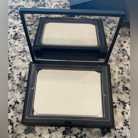 NARS Light Reflecting Pressed Setting Powder Translucent Crystal BEST SELLING - Picture 2 of 11